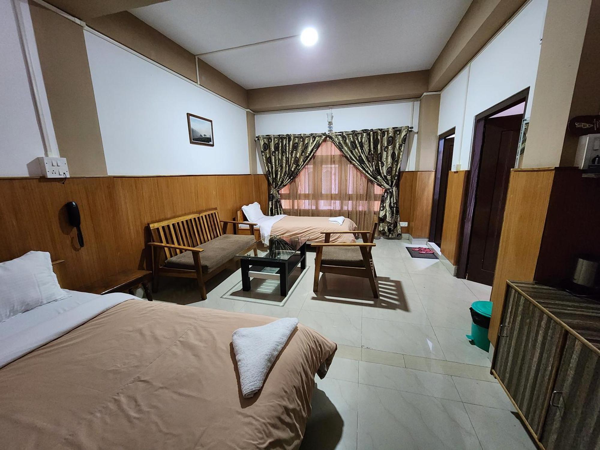 Hotel The Oak Tavang Kültér fotó